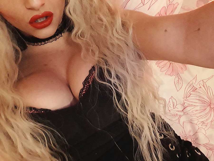 Eve Gelen Üniversiteli Anadolu Yakası Escort Manolya
